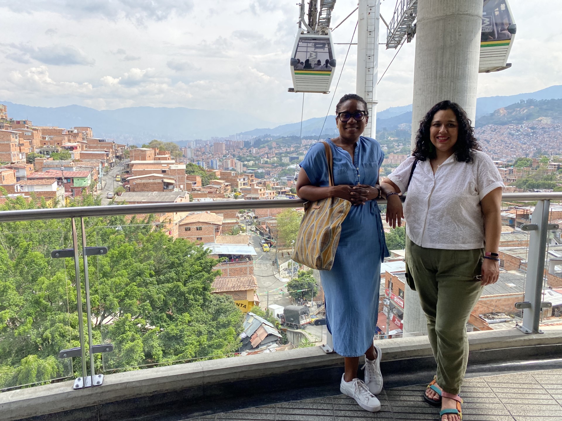 Dr. Natasha Duncan and Carina Olaru at the Metro Cable in Medellín